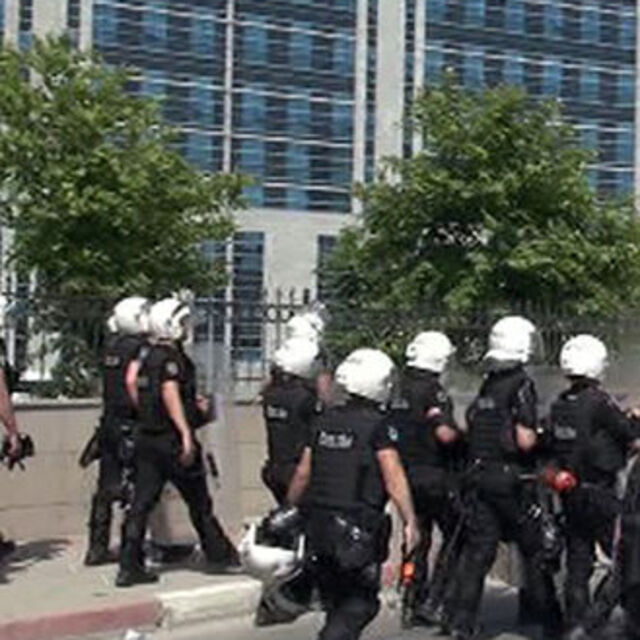 Adliye önünde 31 gözaltı