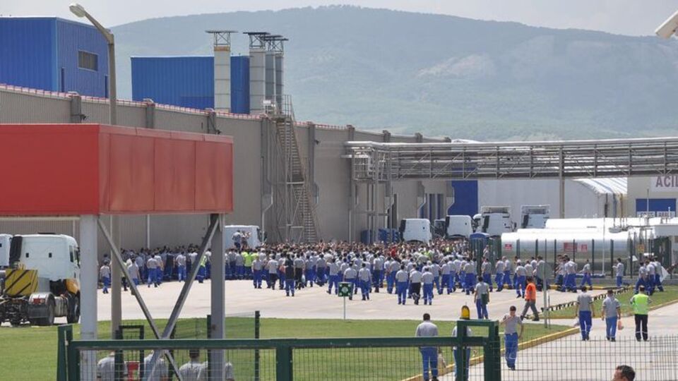 Bir fabrikada daha üretim durdu!