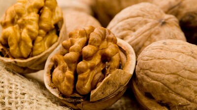 Cildinize cevizle peeling yapın