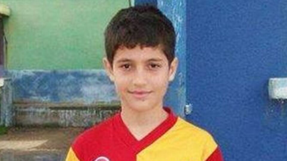 Genç futbolcu inşaattan düşerek öldü