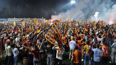 İstanbul sarı-kırmızı