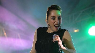 Öğrenciler çaldı, Sertab söyledi