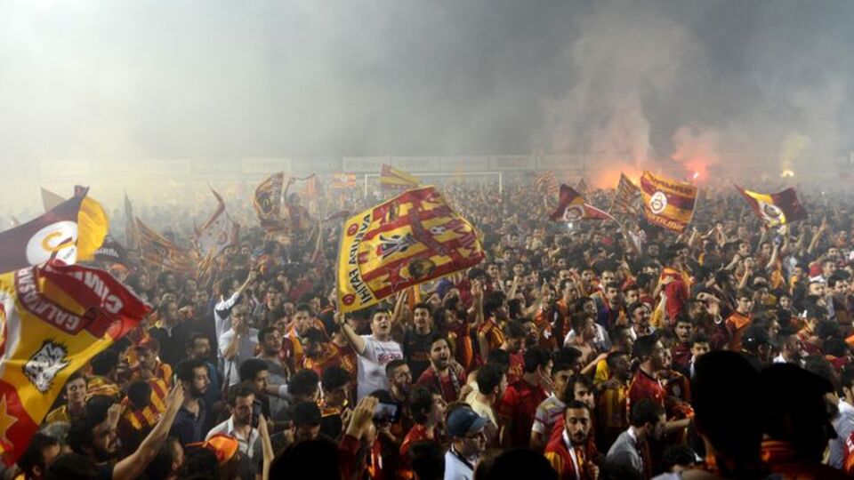 Zirvenin rengi Sarı Kırmızı