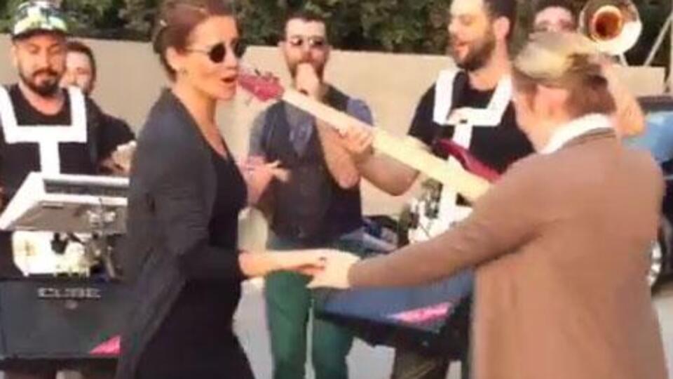 Esra Erol'un göbeği kafaları karıştırdı