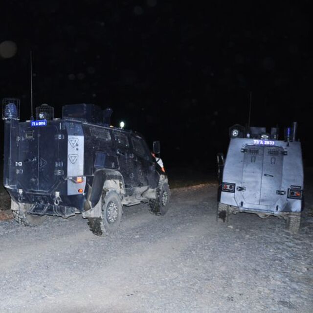 Boş arazide roket parçaları bulundu