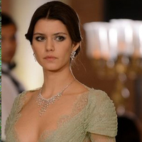 Beren Saat 'Kösem Sultan' oldu