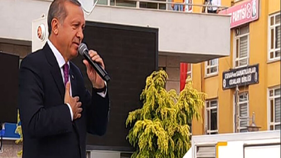 "Orada hançer saplandı böğrüme"
