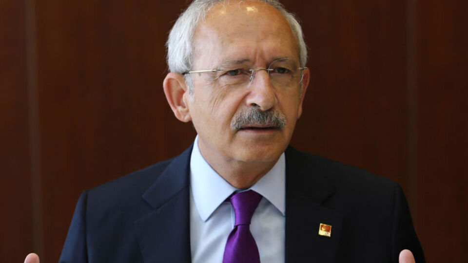 "Madem profesör olmuşsun çık televizyonda beni mat et"