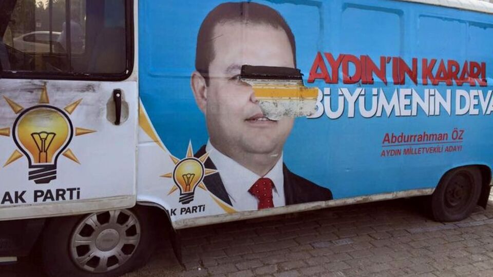 AK Parti araçlarına saldırı