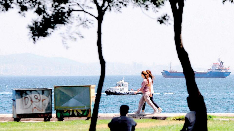 Maltepe'de mangal Bebek'te şortlu kızlar