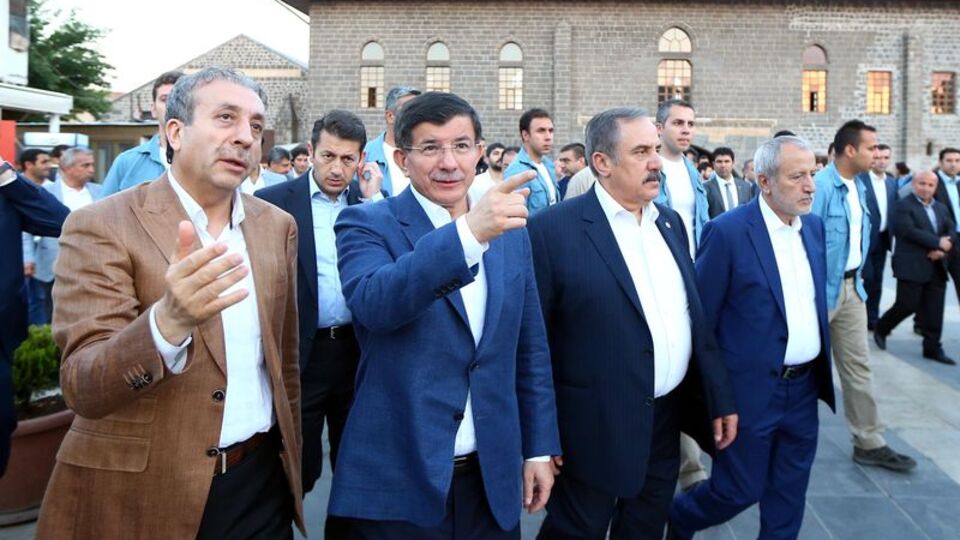 Başbakan Davutoğlu Diyarbakır'da