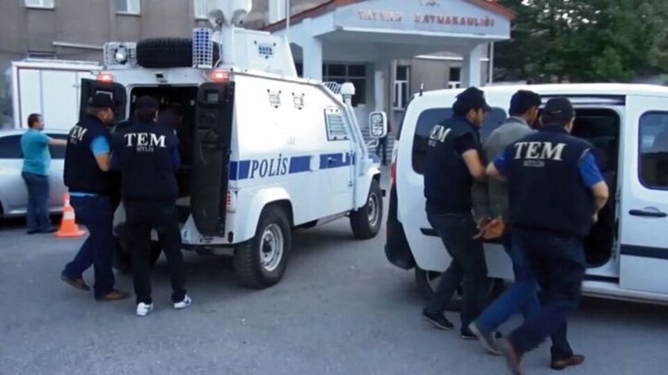Liseli kızı PKK'ya kaçırmak isteyen 2 kişi yakalandı