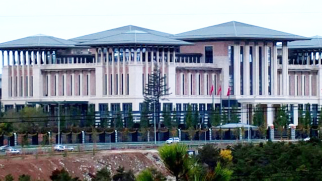 CHP'den saray davetine cevap