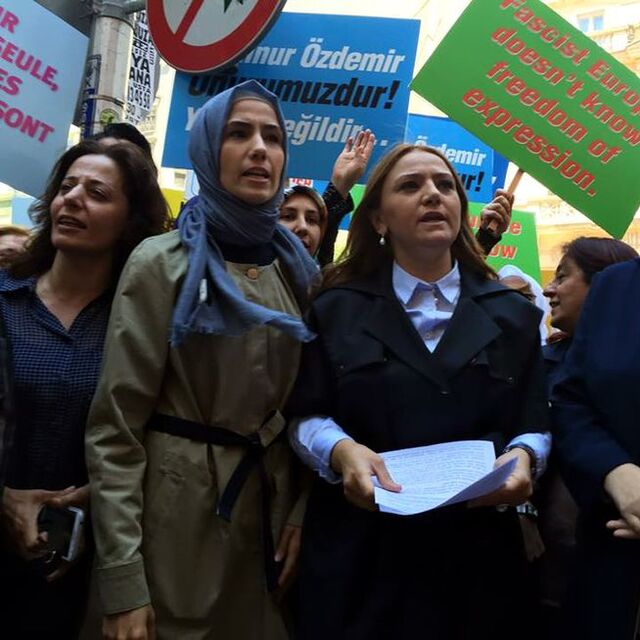 'İhraç kararı' protestosu!