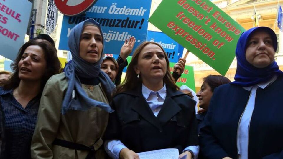 'İhraç kararı' protestosu!