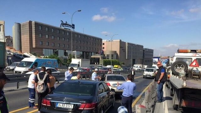 İstanbul'da metrobüs yolunda feci kaza!