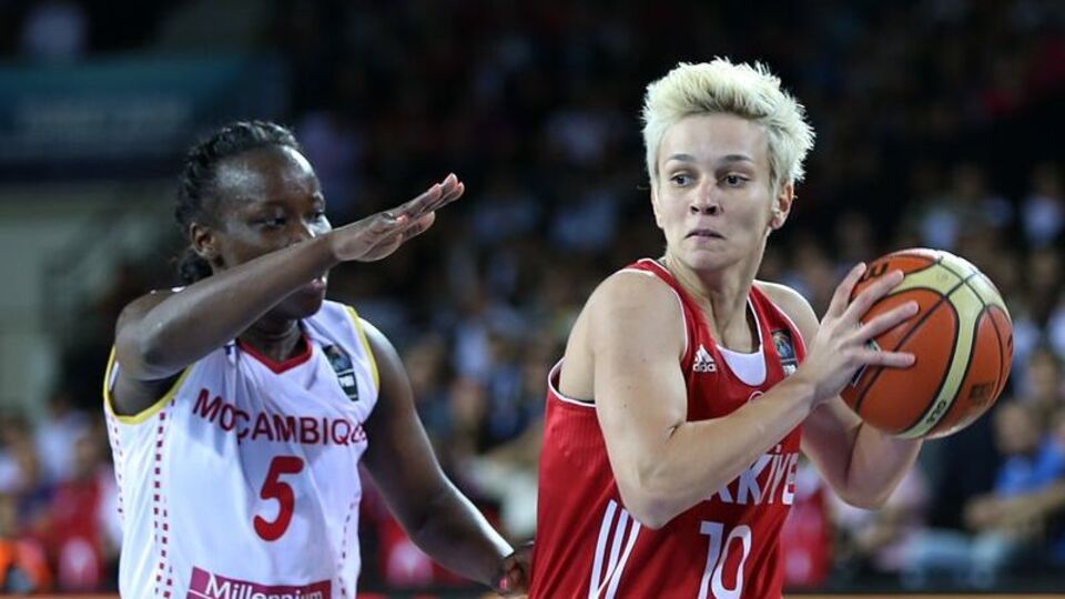 Işıl Alben yuvaya dönüyor