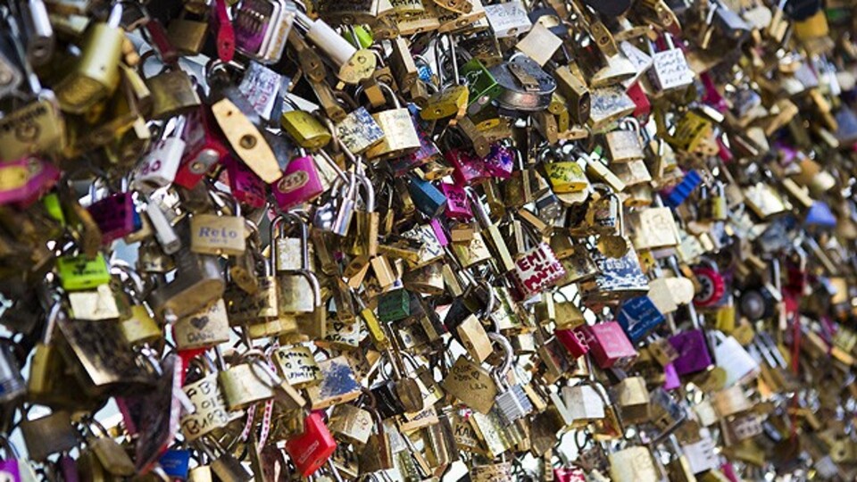 Paris'te aşk kilitleri açılıyor