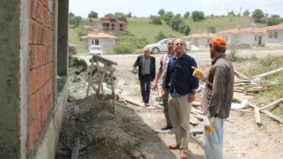 Tosya Kaymakamı Suluca Afet Konutları"nda incelemede bulundu!