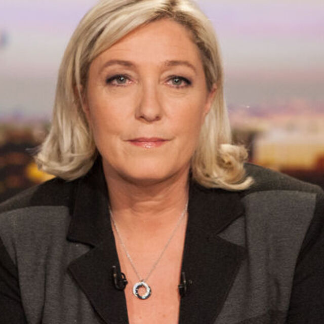 Le Pen'e "Sisi" suçlaması
