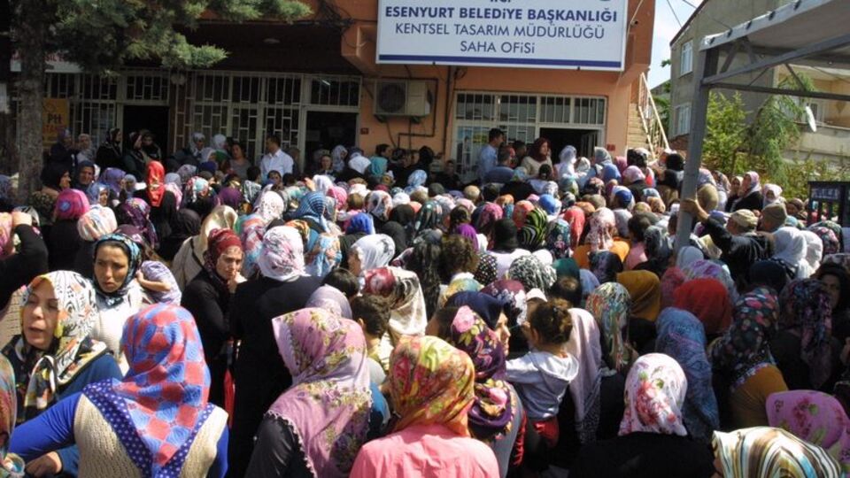50 lira alacağını duyan akın etti!
