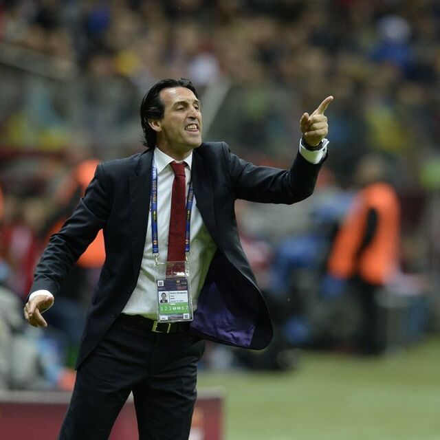 Unai Emery imzayı attı