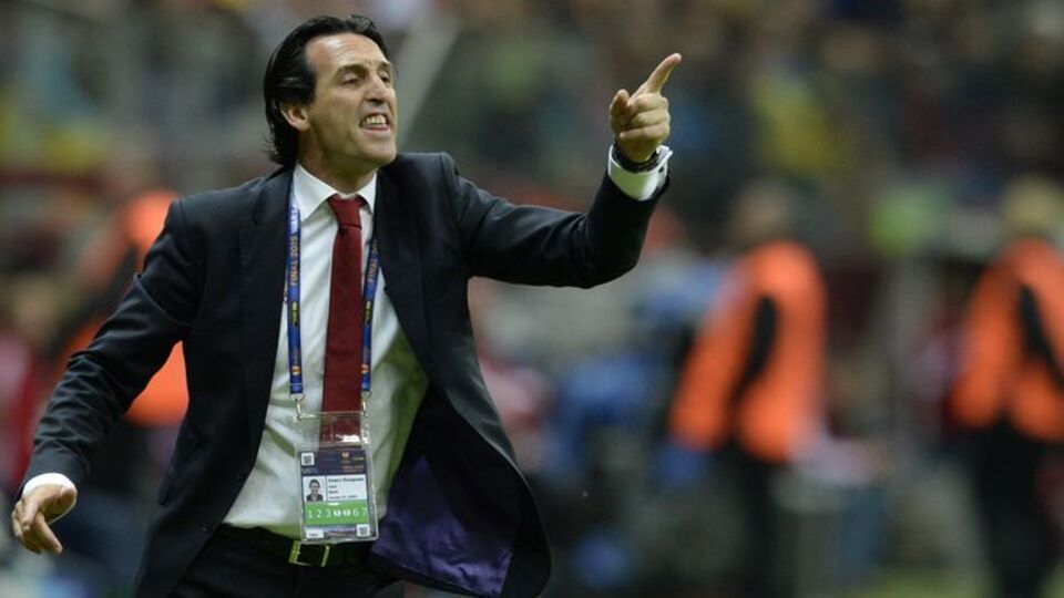 Unai Emery imzayı attı