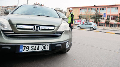 Suriyeli, alırım plakanı!