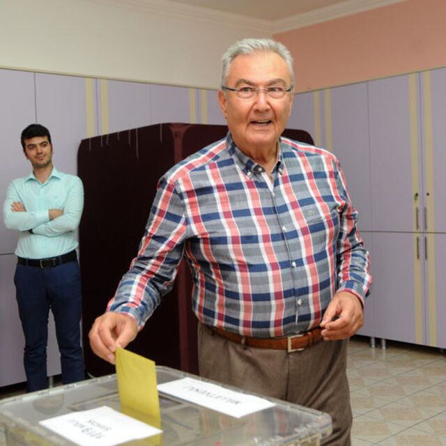 "Bugün millet konuşacak siyasetçiler umarım dinleyebilirler"