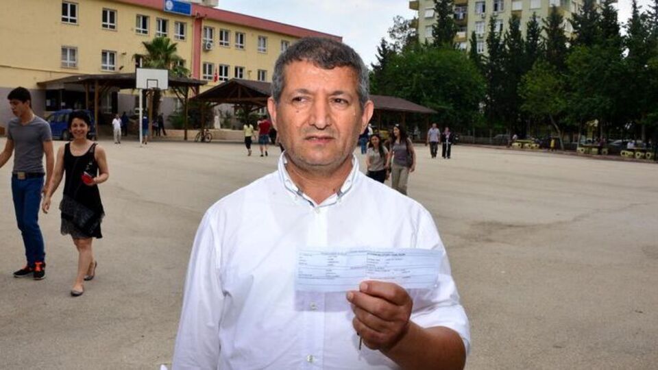 Ölen oğlu için oy kullanılmasın diye nöbet tuttu