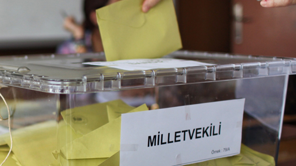 Sandıklar kapandı, oyların yüzde 60'ı sayıldı