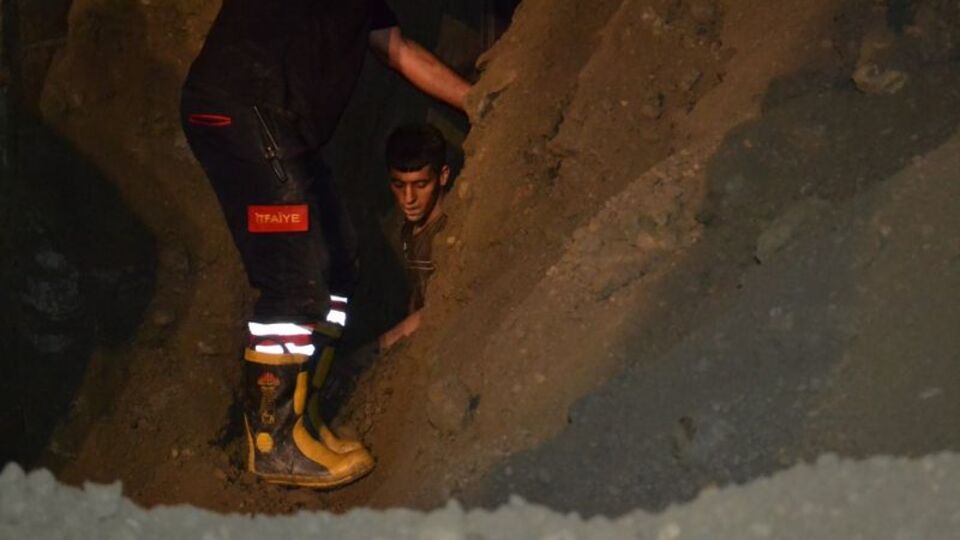 Toprak altında 3 saatlik yaşam mücadelesi