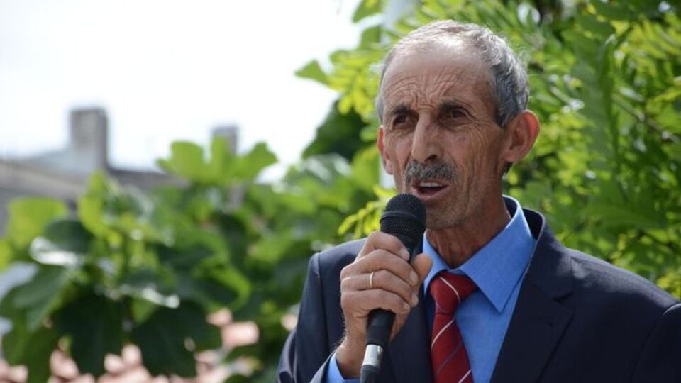 Boş meydanda miting yaptı