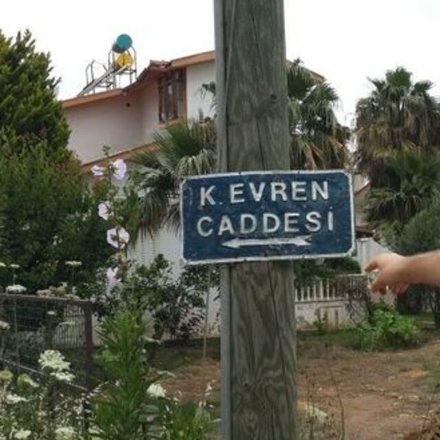 'Kenan Evren Caddesi'nin ismi değiştirildi