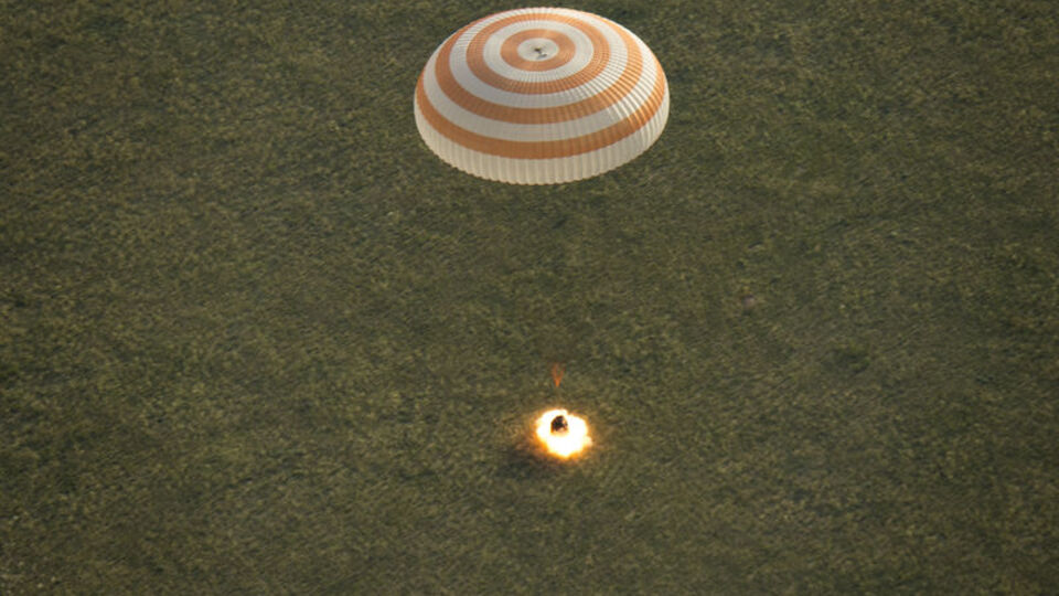 Uzayda en uzun kalan kadın astronot oldu!