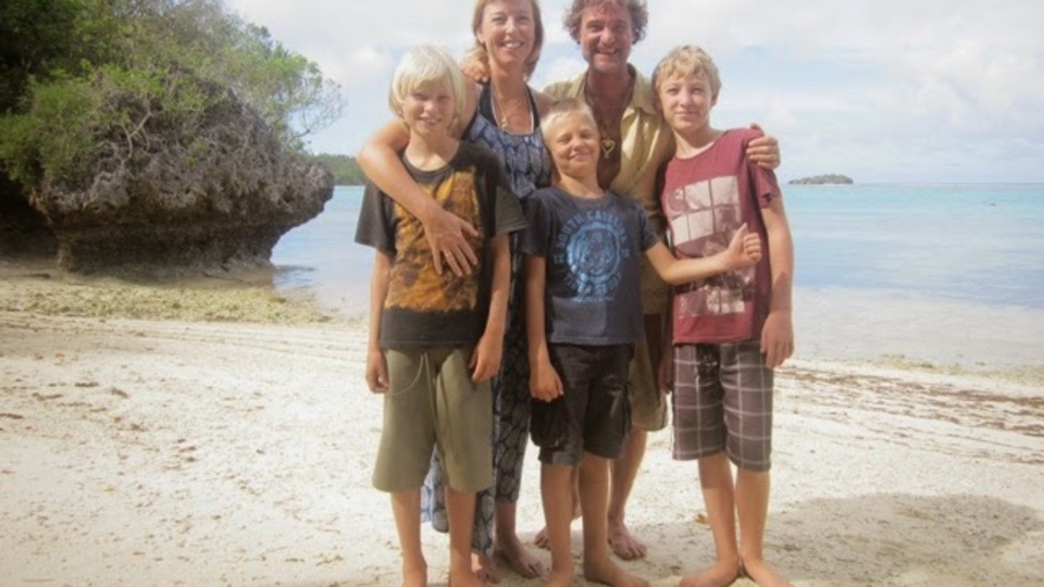 Şehirden kaçıp ıssız adaya yerleştiler!