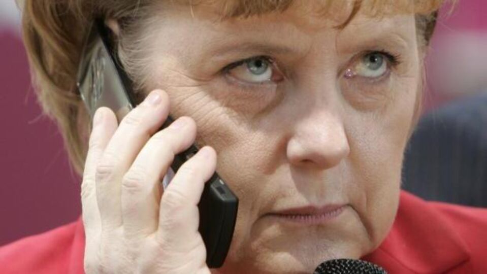 Merkel'in telekulak soruşturması kapandı