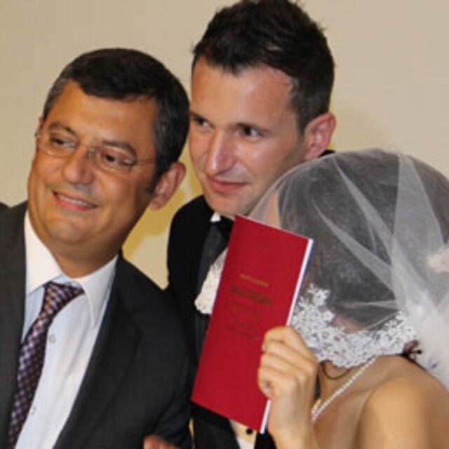 E-postayla nikah şahidi oldu
