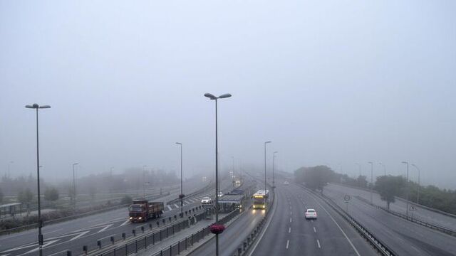 İstanbul sise uyandı