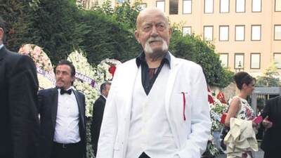 Vasiyetine rağmen...