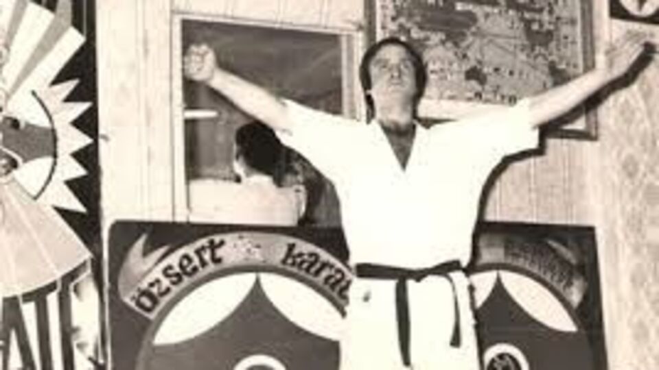 Usta karateci evinde ölü bulundu