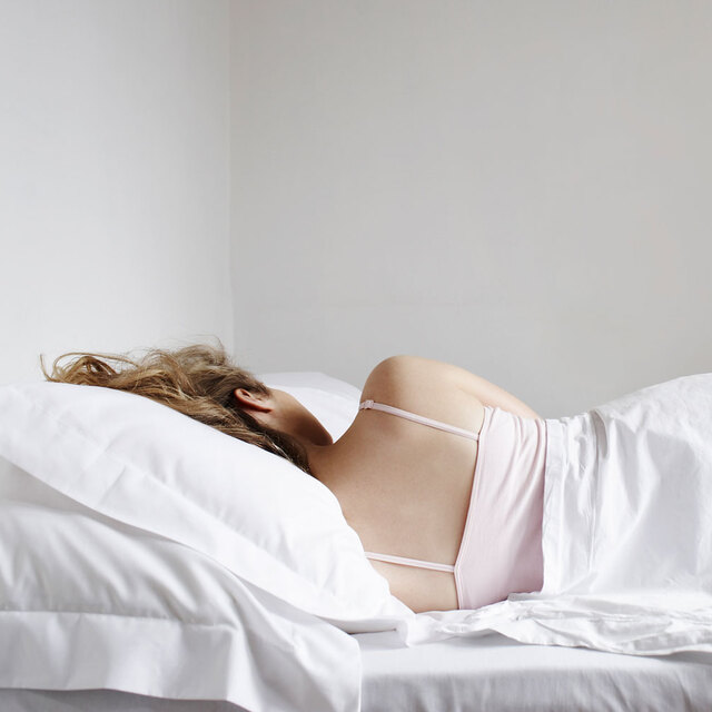 Günde 40 kez uykuya yenik düşüyor