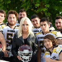 Ajda Pekkan can yakacak!