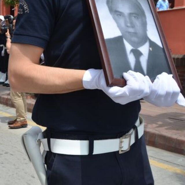 Cezaevi müdürüne kırmızı ışıkta suikast!