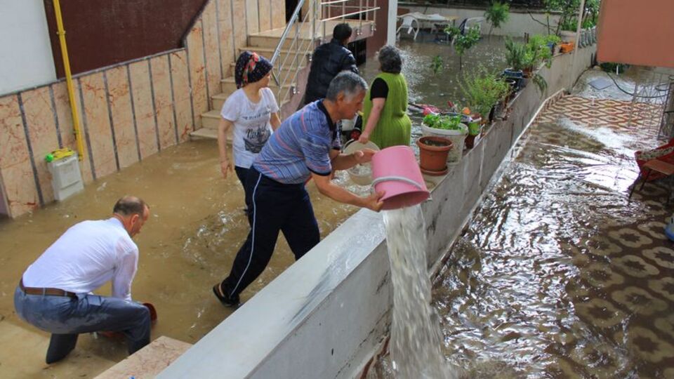 Balıkesir'de hayat felç oldu