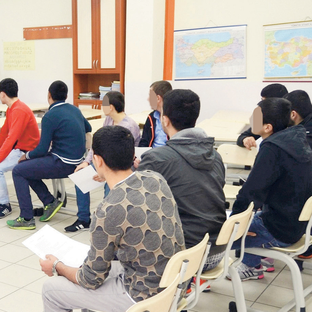 Suça eğilimli gençlere 'faydalı birey' eğitimi