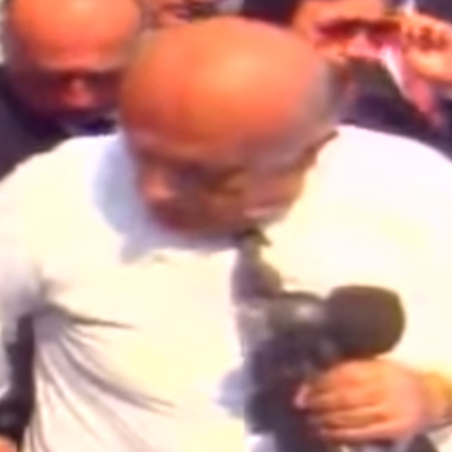 O şapkayı hiç gaptırmadı!
