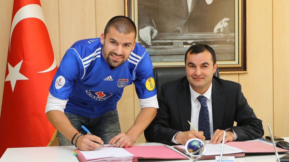 G.Antep BŞB'ye Sırp stoper!