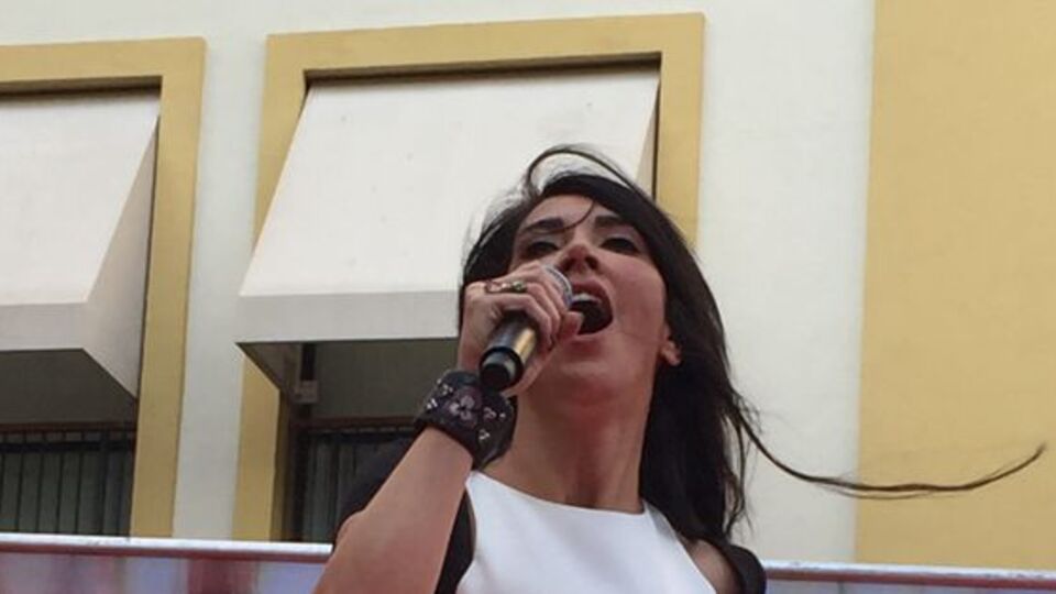 9 bin kişi az daha...