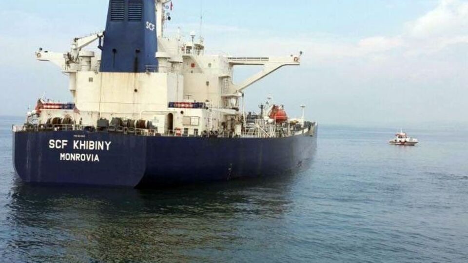 Petrol yüklü tanker karaya oturdu
